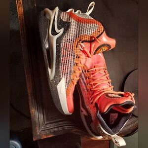 Nike Zoom GT Jumps 1s Men size 10 Need cleaned and will be like new.